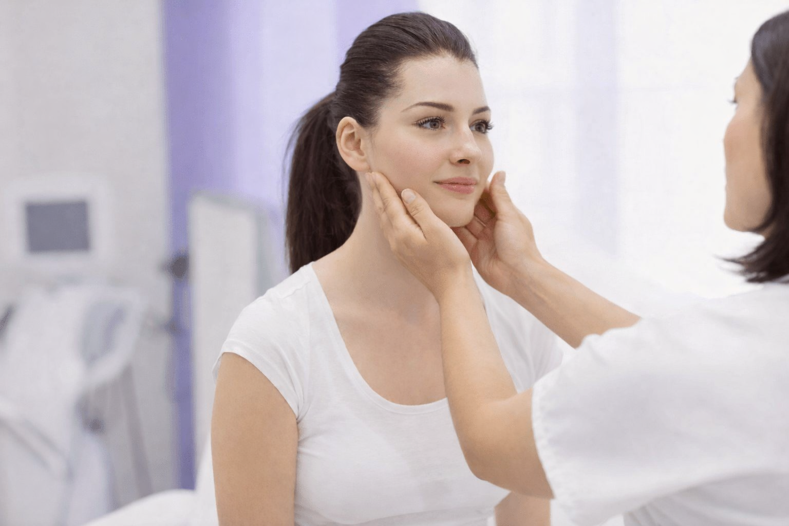 Clinical jaw evaluation with a patient.