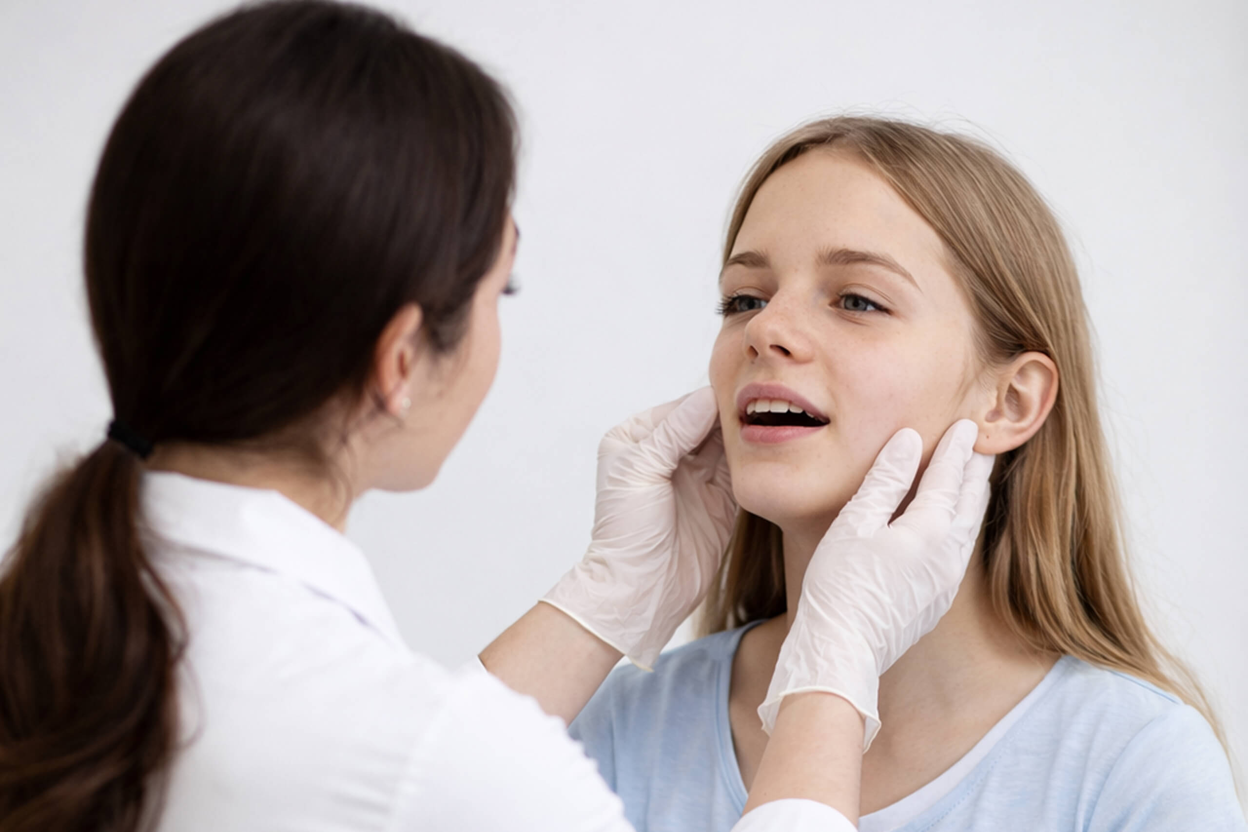 Clinical jaw evaluation with a patient.